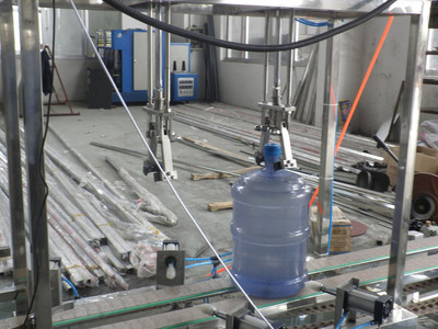 提桶套袋机 高效、便捷的包装辅助设备